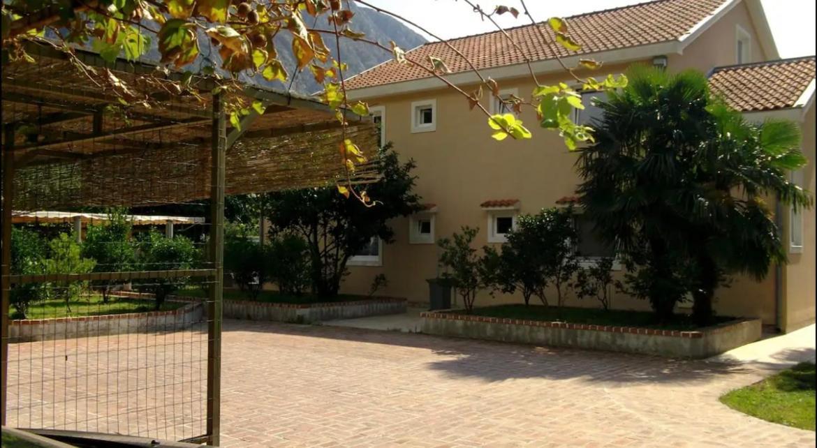 Carine Garden Διαμέρισμα Risan Εξωτερικό φωτογραφία