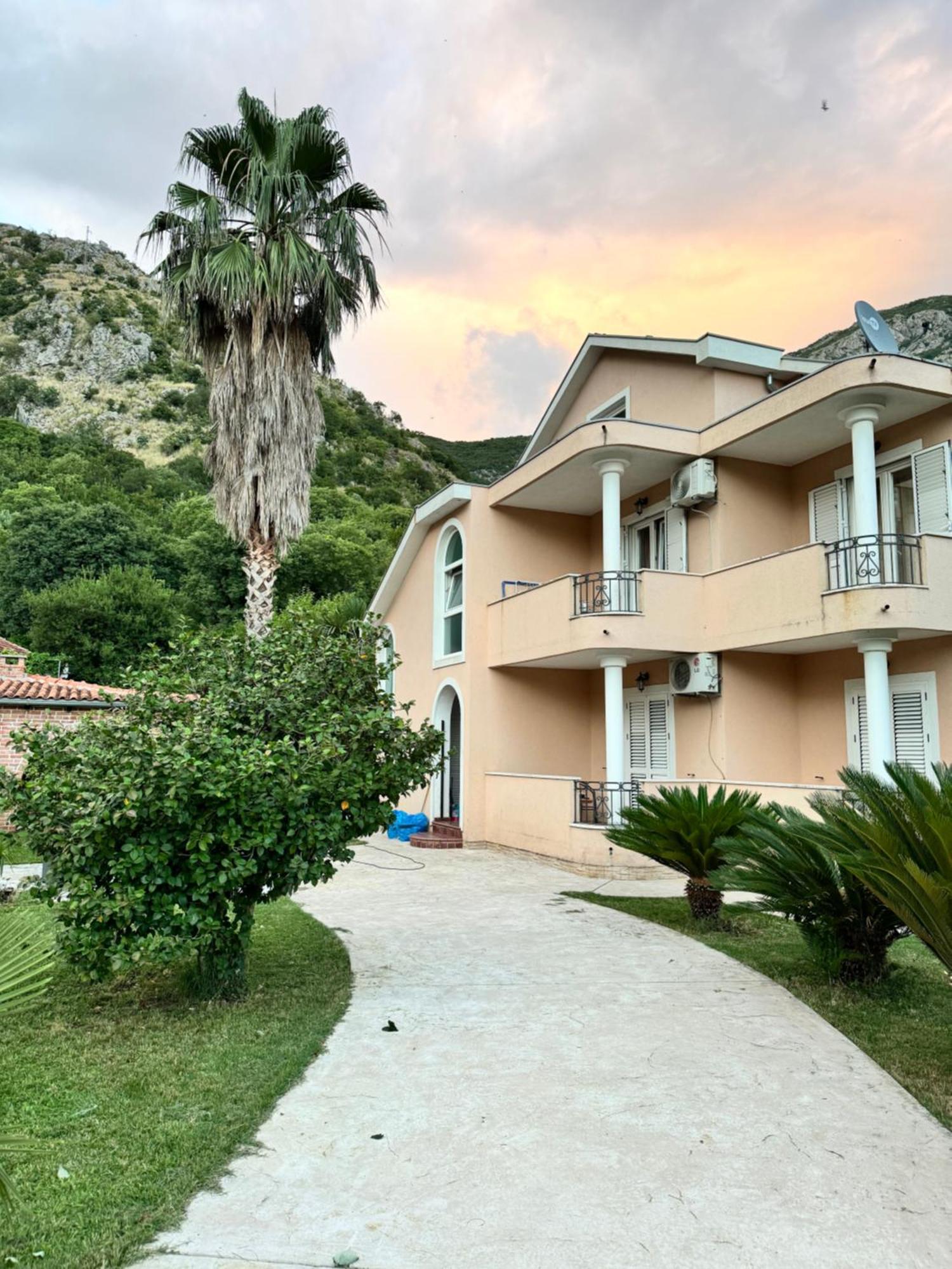 Carine Garden Διαμέρισμα Risan Εξωτερικό φωτογραφία